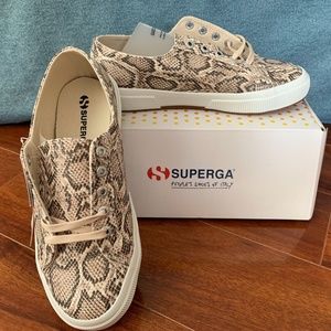 NEW Women’s Superga sneakers size 8